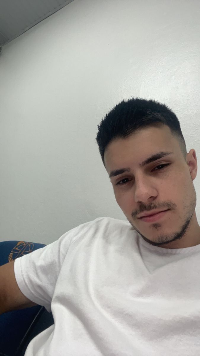 <strong> Pedro L</strong>